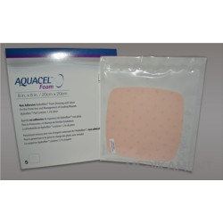 AQUACEL Krytie na rany Ag Foam Hydrofiber neadhezívne so striebrom 20 x 20 cm 5 ks