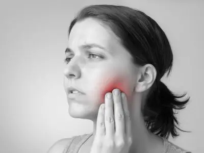 Čo pomáha na bolesť zubov. Môže ísť vždy o pokazený zub?